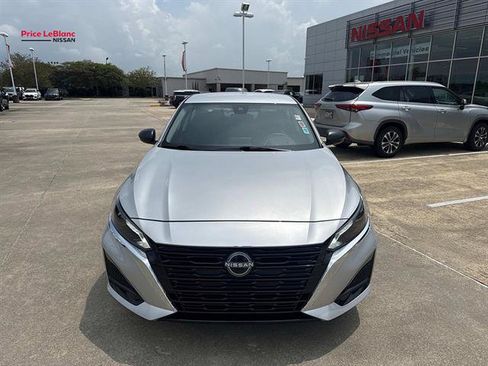 Used 2025 Nissan Altima 2.5 SV AWD/4WD image 2