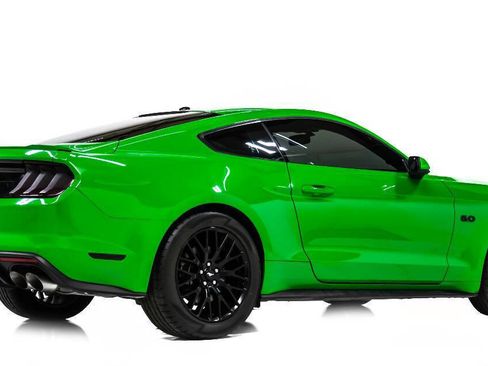 Used 2019 Ford Mustang GT RWD image 3
