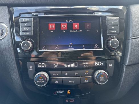Used 2019 Nissan Rogue SV AWD/4WD image 32