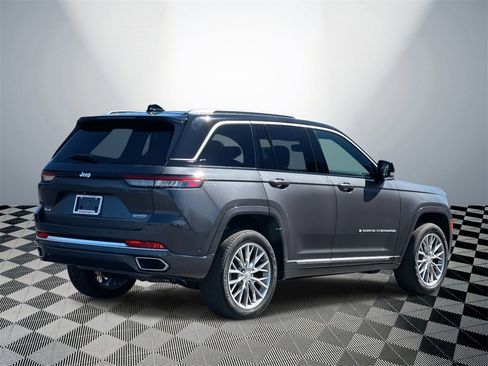 Used 2022 Jeep Grand Cherokee Summit w/ Luxury Tech Group V image 5