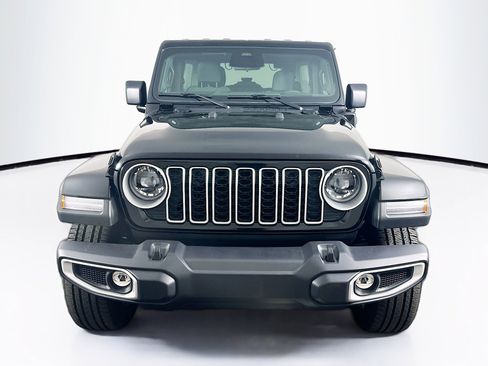 Used 2025 Jeep Wrangler Sahara image 2