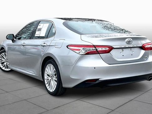 Used 2018 Toyota Camry XLE image 12
