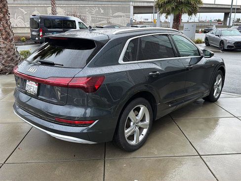 Used 2019 Audi e-tron Prestige w/ Prestige Package image 6