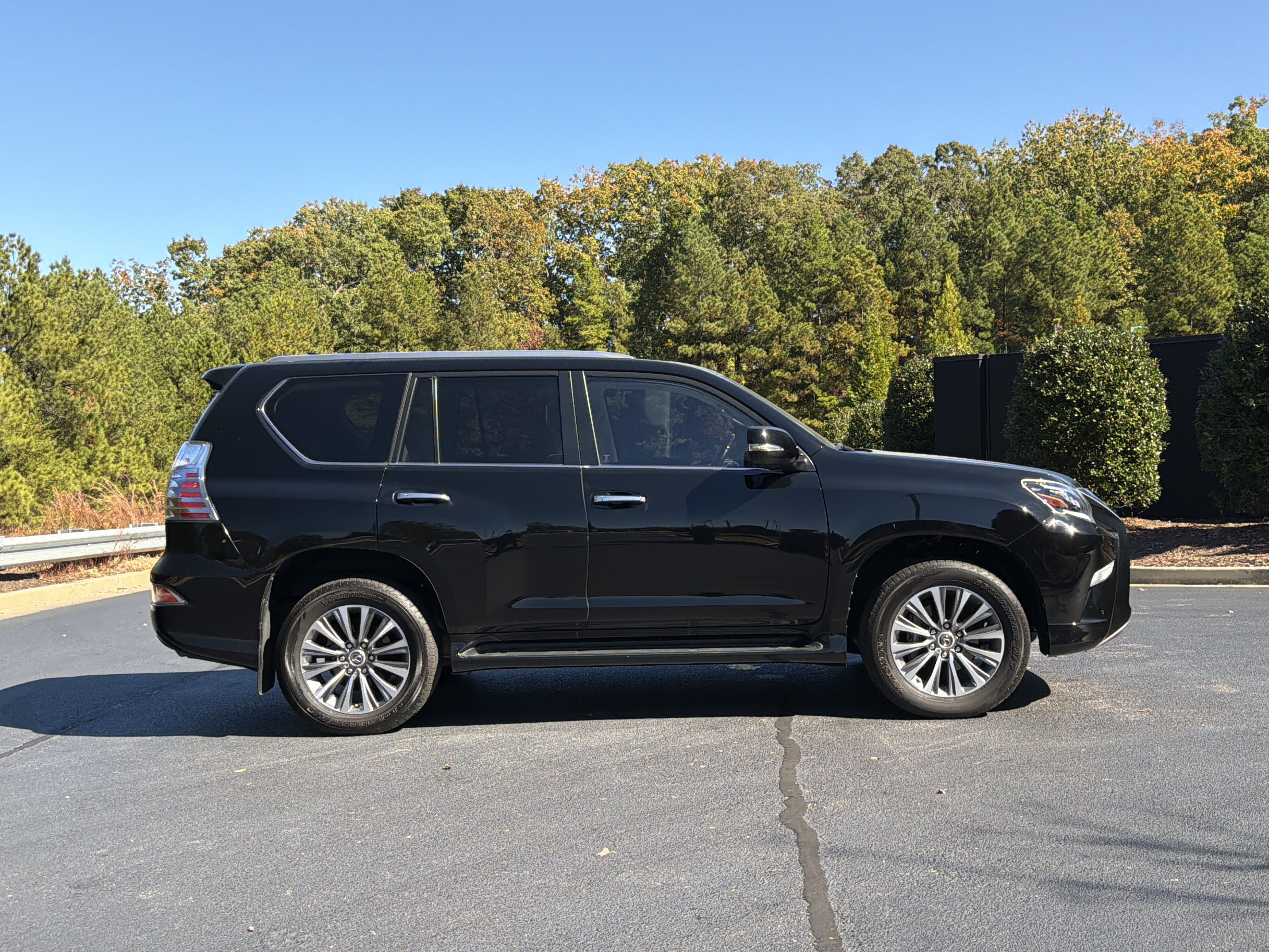 Used 2022 Lexus GX 460 Luxury w/ Off Road Package AWD/4WD image 5
