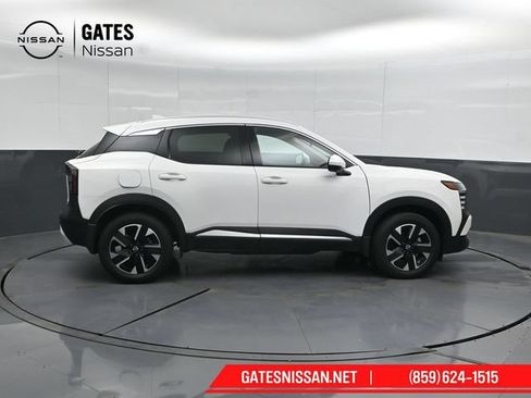 Certified 2025 Nissan Kicks SR AWD/4WD image 3