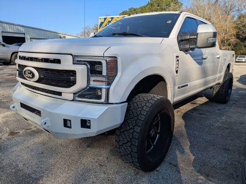 Used 2019 Ford F250 Lariat w/ Lariat Ultimate Package image 3