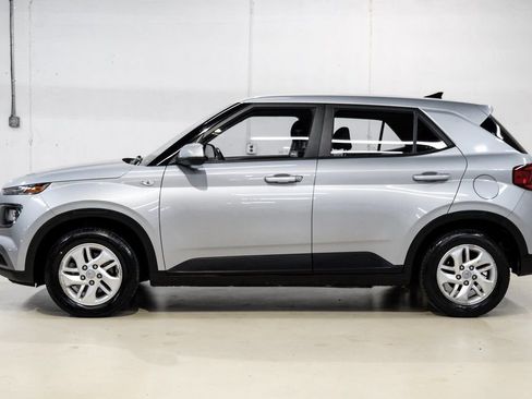 Used 2021 Hyundai Venue SE image 11