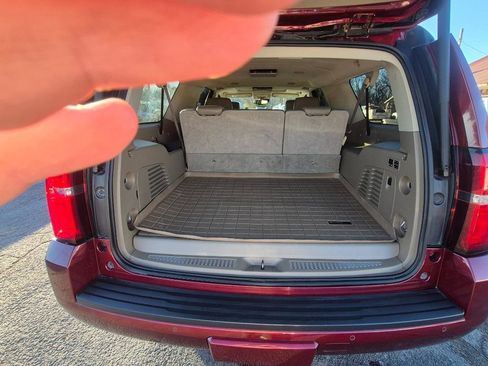 Used 2017 Chevrolet Suburban LT image 18