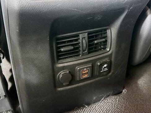 Used 2021 Nissan Titan SV w/ SV Convenience Package image 29