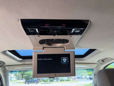 Used 2017 Chevrolet Suburban Premier AWD/4WD image 11