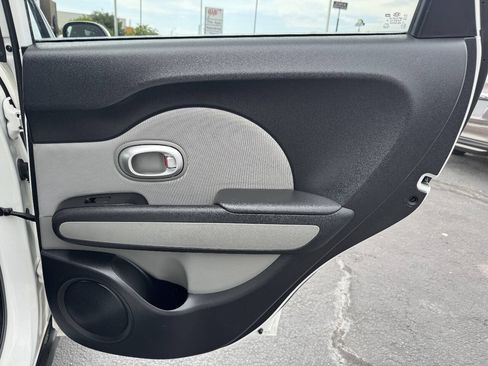 Used 2015 Kia Soul FWD image 21