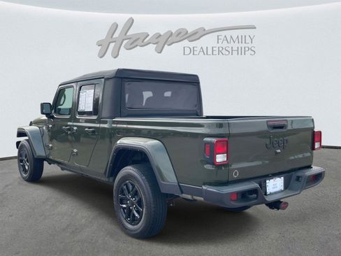 Used 2023 Jeep Gladiator Sport AWD/4WD image 23