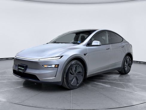 Used 2026 Tesla Model Y Long Range AWD/4WD image 1