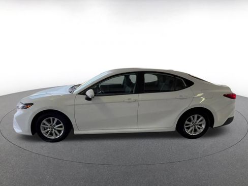 Used 2025 Toyota Camry LE image 7