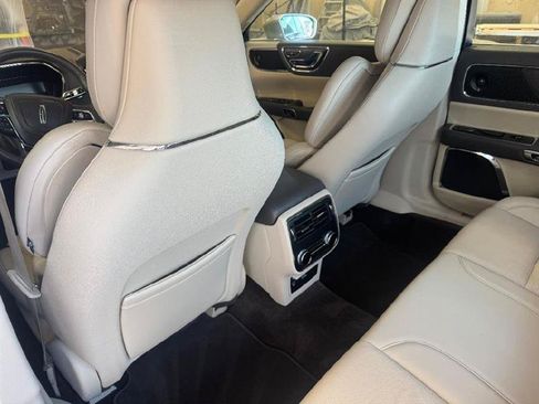 Used 2017 Lincoln Continental Reserve w/ Technology Package FWD image 12