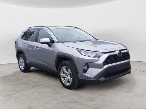 Used 2019 Toyota RAV4 XLE AWD/4WD image 3