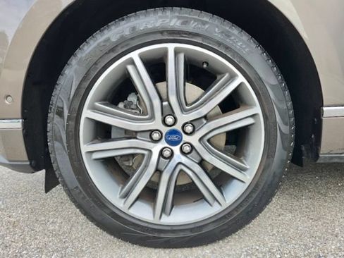 Used 2019 Ford Edge Titanium w/ Equipment Group 301A AWD/4WD image 34