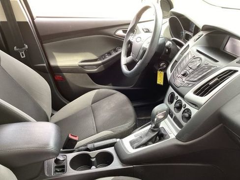 Used 2014 Ford Focus SE FWD image 18
