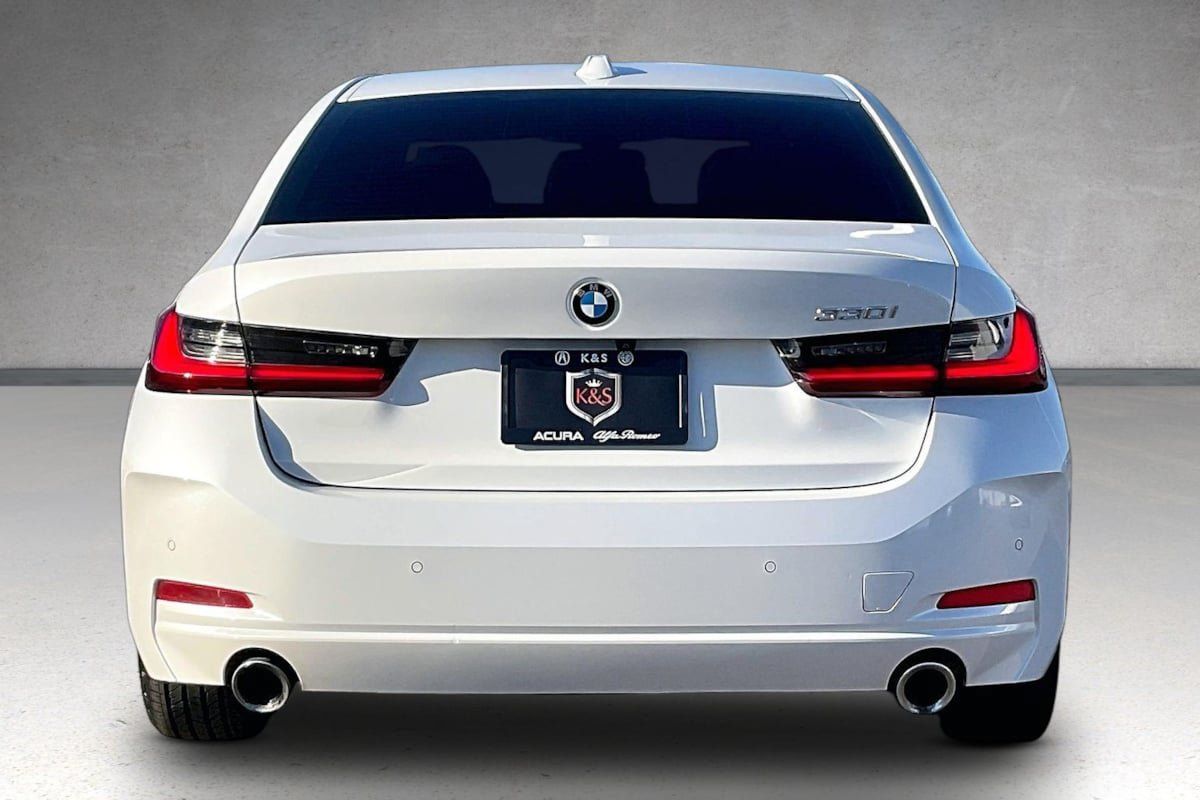 Used 2023 BMW 330i Sedan w/ Parking Assistance Package RWD image 4