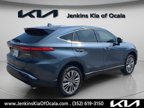 Used 2024 Toyota Venza Limited image 3