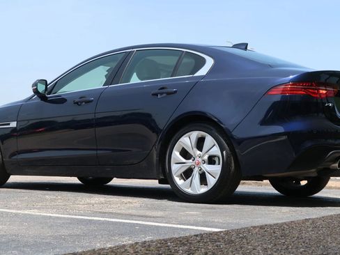 Used 2020 Jaguar XE S image 13