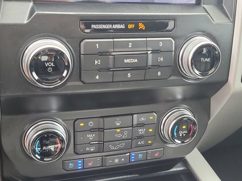 Used 2020 Ford F150 Lariat w/ Equipment Group 502A Luxury AWD/4WD image 24