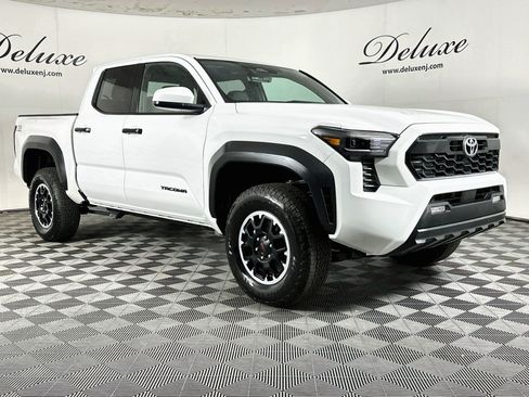 Used 2025 Toyota Tacoma TRD Off-Road AWD/4WD image 1