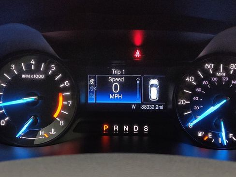 Used 2017 Ford Explorer XLT FWD image 23