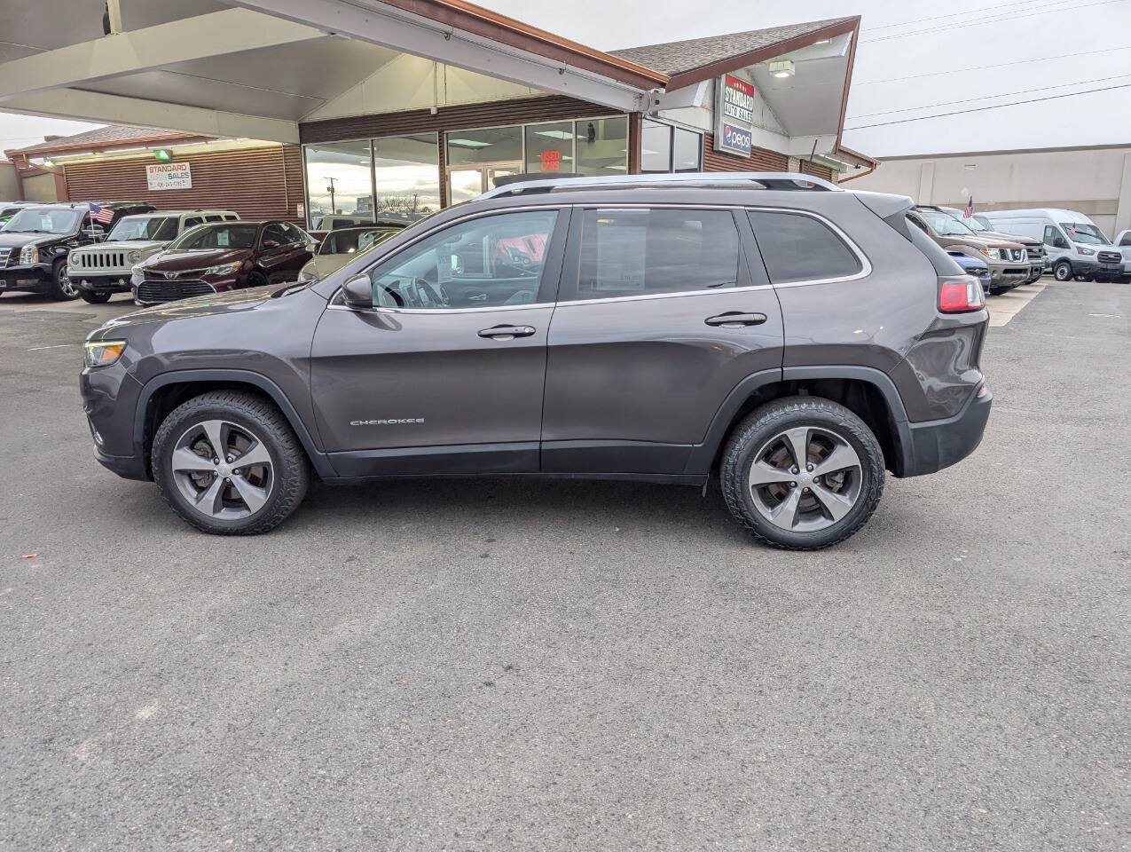 Used 2019 Jeep Cherokee Limited w/ Trailer Tow Group AWD/4WD image 4