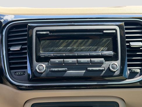 Used 2014 Volkswagen Beetle 2.5 image 24