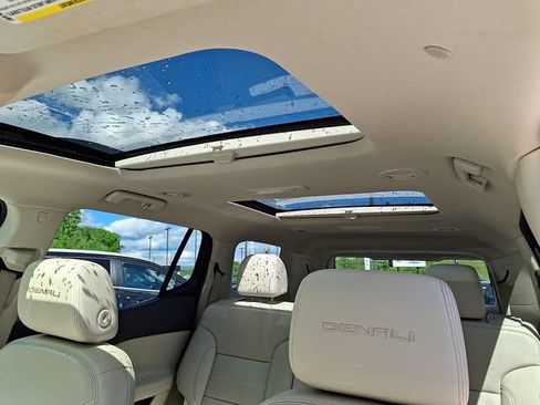 Used 2023 GMC Acadia Denali w/ Denali Ultimate Package AWD/4WD image 17