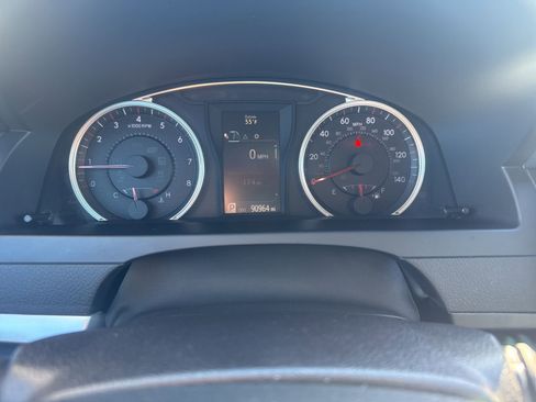 Used 2017 Toyota Camry SE image 9