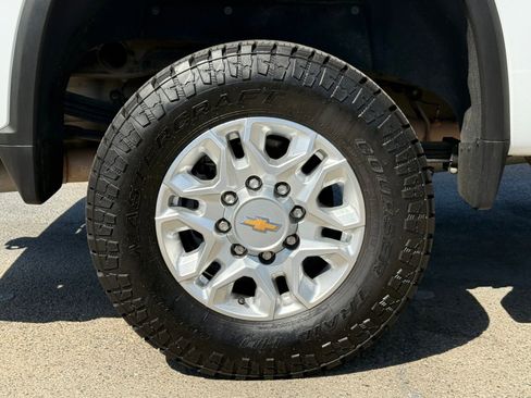 Used 2024 Chevrolet Silverado 2500 LT AWD/4WD image 20