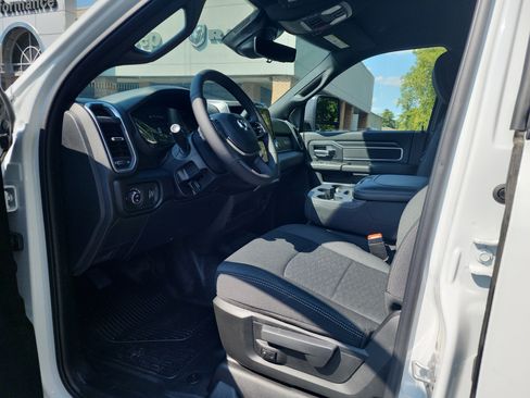 New 2026 RAM 5500 4x4 Crew Cab image 3