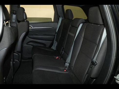 Used 2020 Jeep Grand Cherokee Laredo AWD/4WD image 27