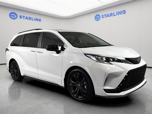 Used 2024 Toyota Sienna XSE image 13