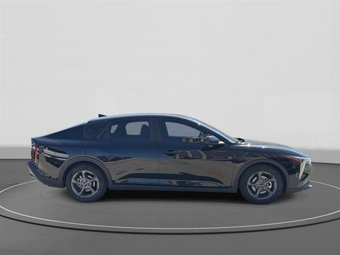 Used 2025 Kia K4 FWD image 3