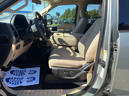 Used 2019 Ford F250 XLT w/ XLT Value Package image 16