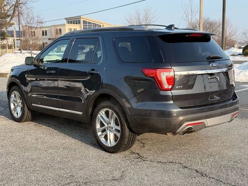 Used 2017 Ford Explorer XLT w/ Equipment Group 202A image 6