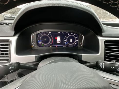 Used 2023 Volkswagen Atlas SE w/ Black Wheel Package image 12