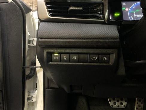 Used 2025 Toyota Camry SE w/ Convenience Package FWD image 32