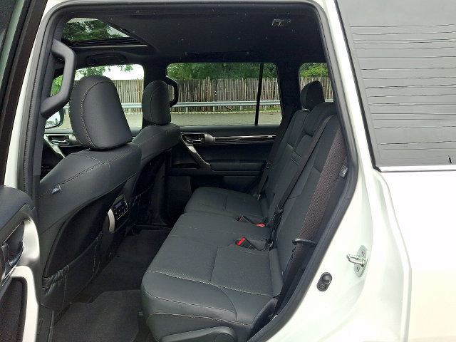 Used 2023 Lexus GX 460 Premium w/ Premium Package AWD/4WD image 10