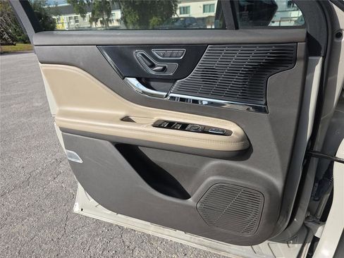 Used 2022 Lincoln Corsair Standard image 14