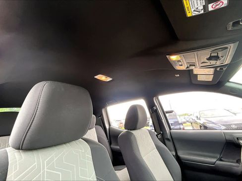 Used 2020 Toyota Tacoma TRD Off-Road AWD/4WD image 13