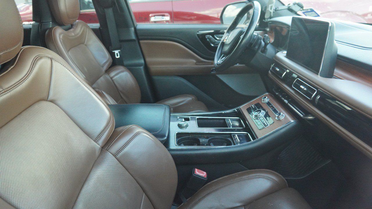 Used 2020 Lincoln Aviator Reserve w/ Equipment Group 201A RWD image 11