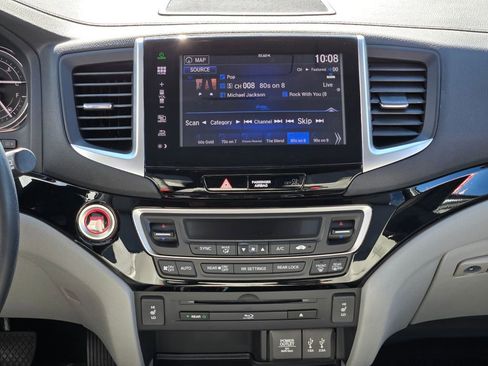 Used 2016 Honda Pilot Touring image 16