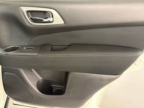 Certified 2017 Nissan Pathfinder SV image 37