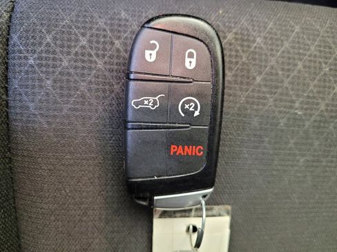 Used 2020 Jeep Grand Cherokee Laredo AWD/4WD image 32