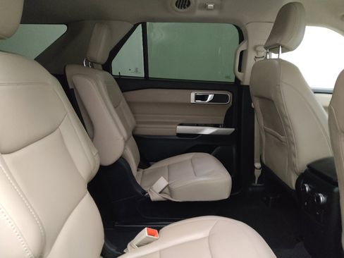 Used 2022 Ford Explorer XLT w/ Equipment Group 202A image 19