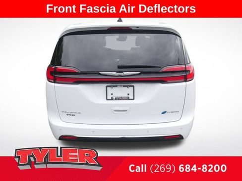 Used 2023 Chrysler Pacifica Touring-L FWD image 7